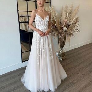 Alane Leena wedding dress